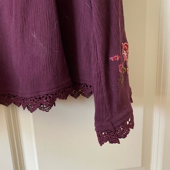 Time and true embroidered blouse - Picture 4 of 5